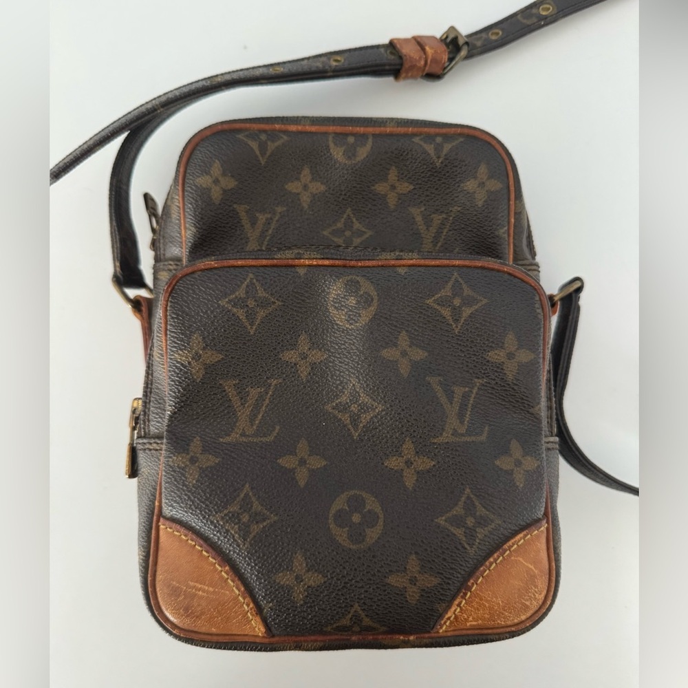 AUTHENTIC LOUIS VUITTON Danube Cross body